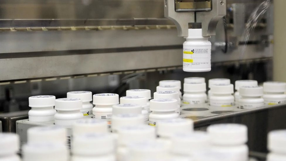 Mašine koje pune flašice sa lekovima