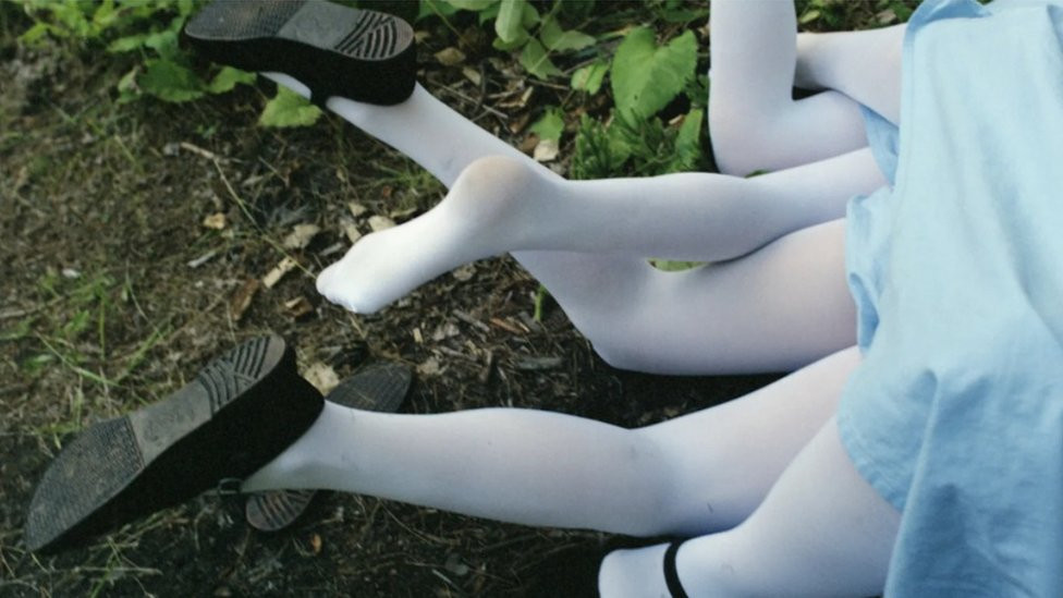 Fotografije Ane Gaskel mladih Alisa uznemiruju i sabotiraju ideju nevine devojčice