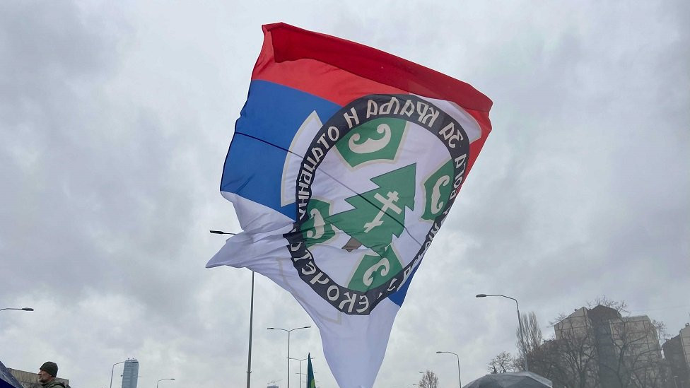 zastava se viori na kiši