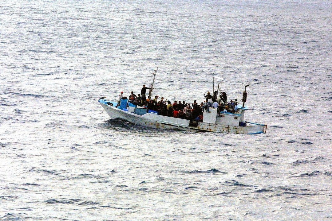 migranti na brodu/ ilustracija/pixabay