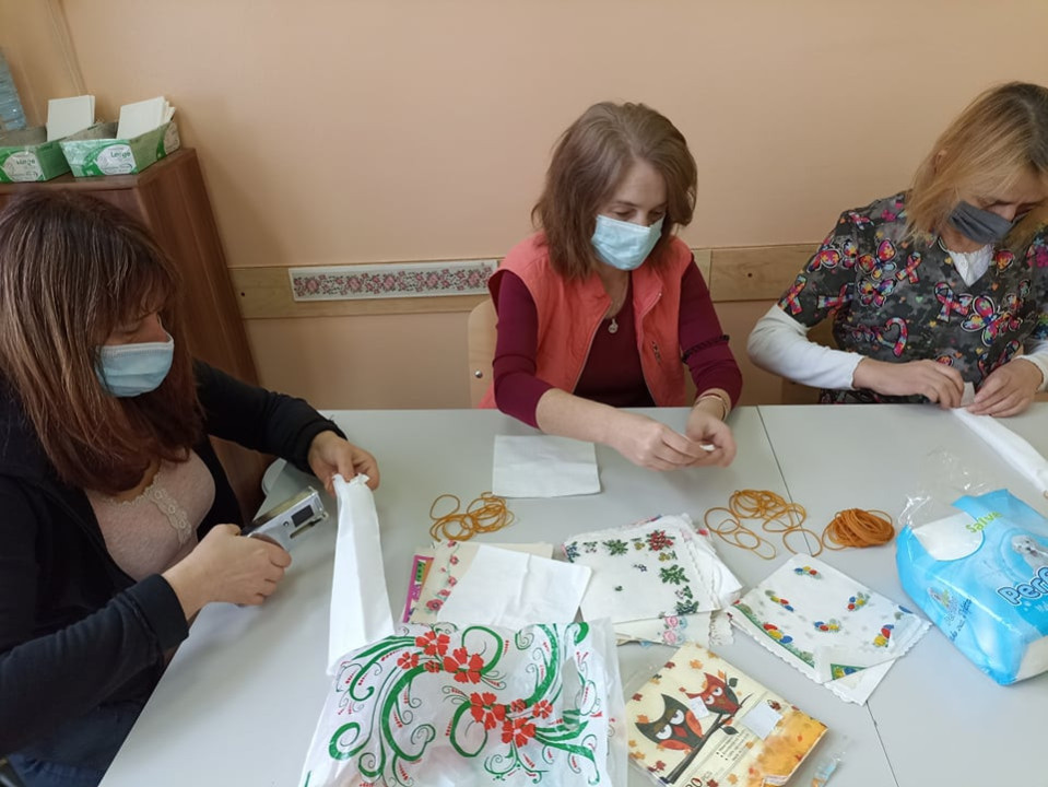 Foto/T.J. žene iz Centra za dnevni boravak prave zaštitne maske
