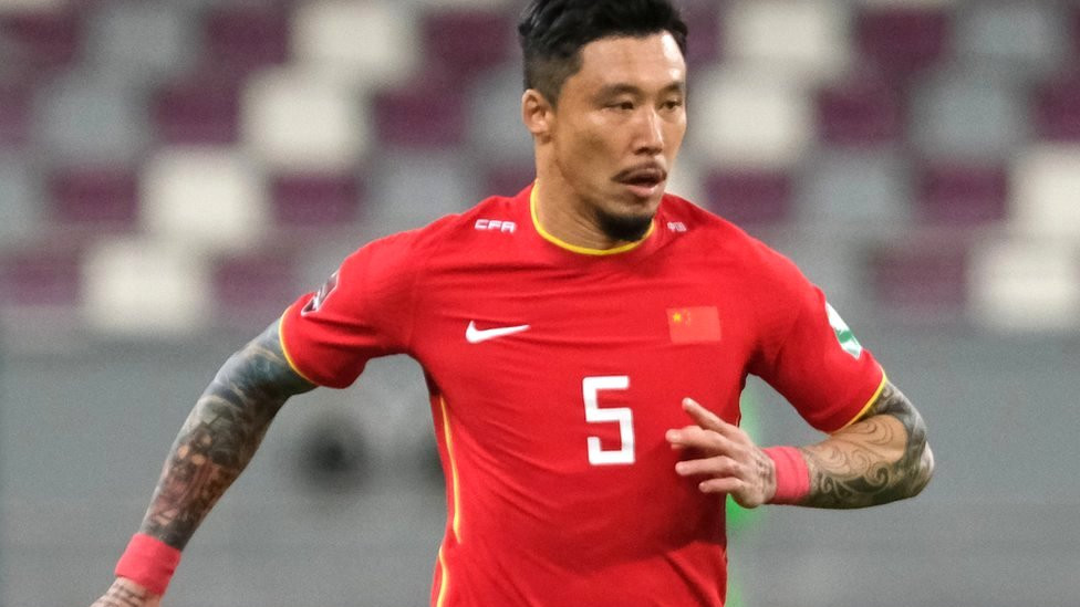 Football player Zhang Linpeng of China