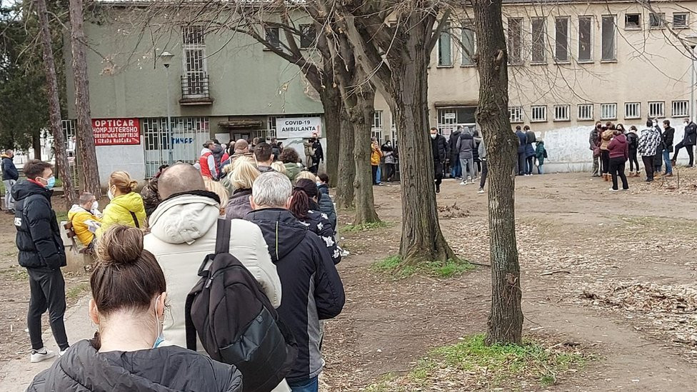 Gužve ispred kovid ambulanti