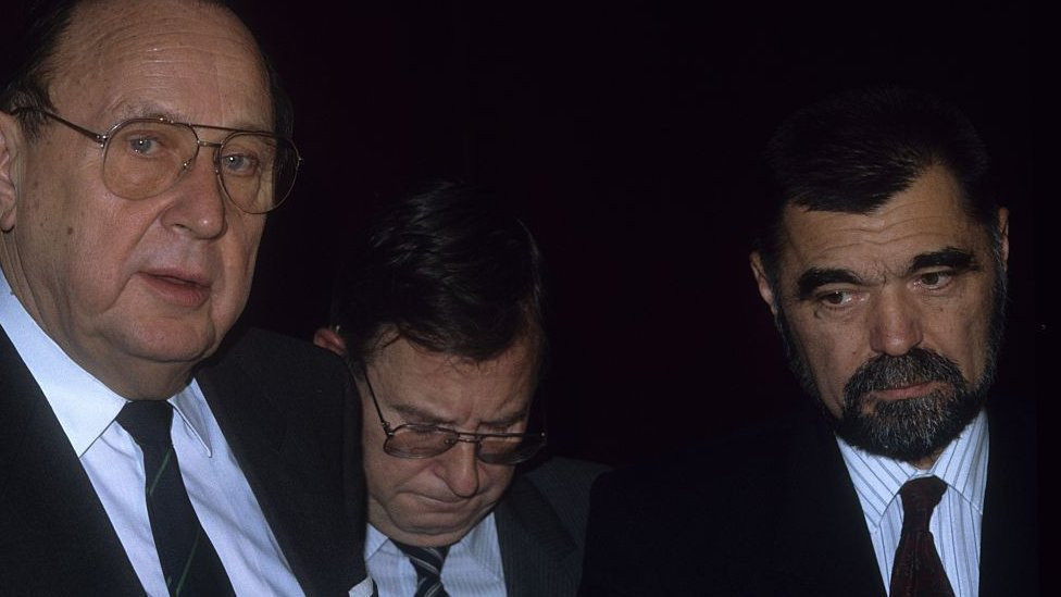 Nemački ministar Genšer (levo) i Stjepan Mesić (desno)
