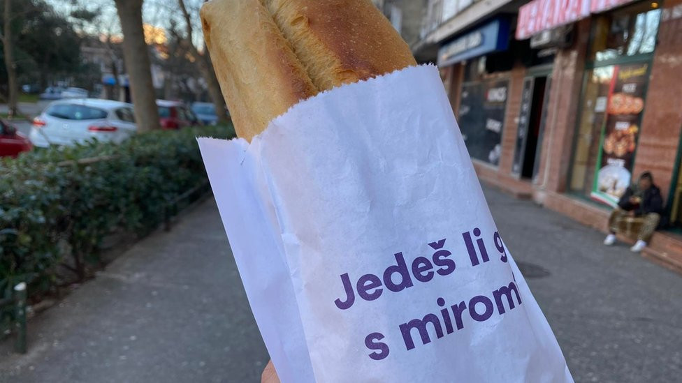 Hleb u promotivnoj hartiji