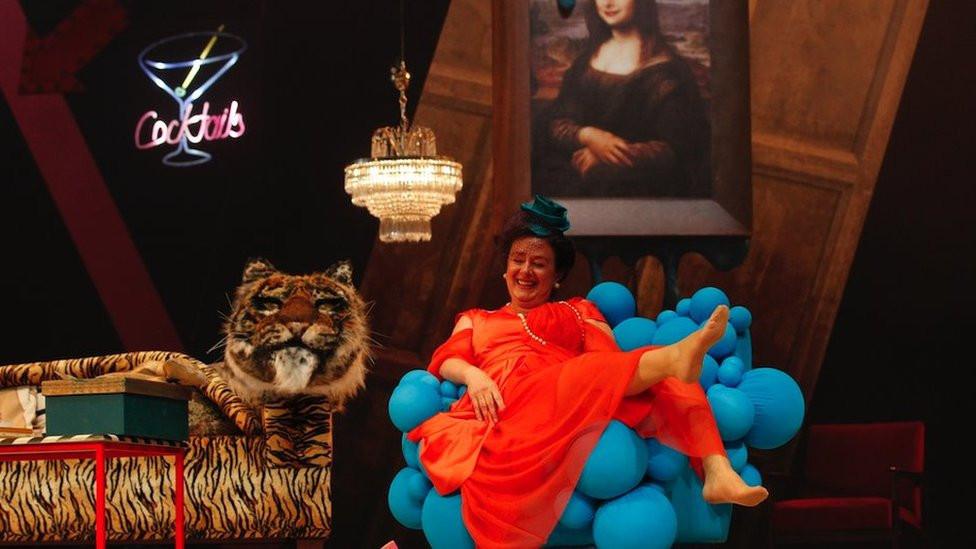 Olivera Baljak u ulozi Živke ministarke