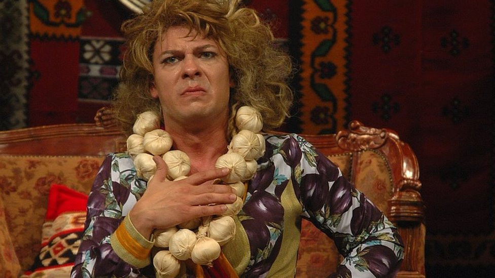 Goran Jevtić kao Živka ministarka