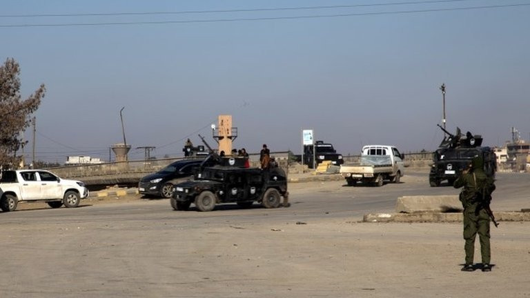 Fighters of Syria democratic forces (SDF) take up position at Ghweran district in Hasaka
