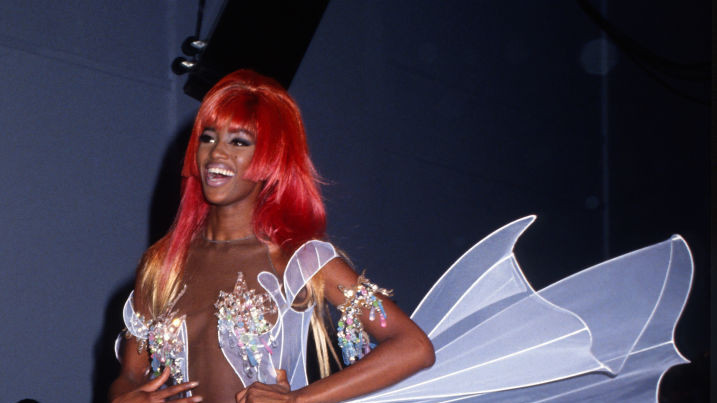 Naomi Campbell walks the runway of a Thierry Mugler Show during Paris Fashion Week in the 1990s