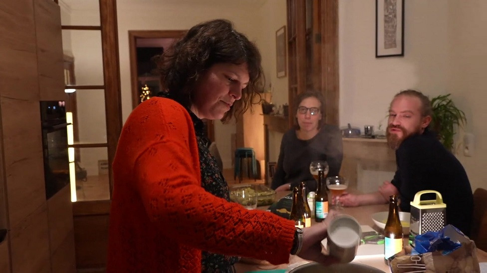 Delfine priprema hranu