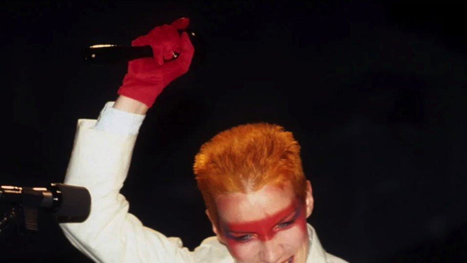 Lenoks je izjavila: „Osećam kao da smo u svetu snova i za čim god da težimo, to se nikada neće desiti."