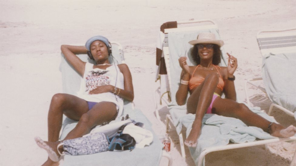 Robyn Crawford and Whitney Houston in Aruba