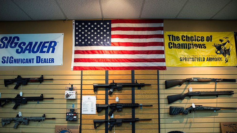 Puške tipa AR-15 i sačmarice na prodaju u Virdžiniji