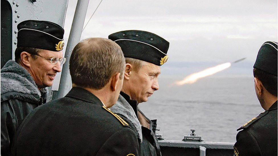 Vladimir Putin posmatra lansiranje