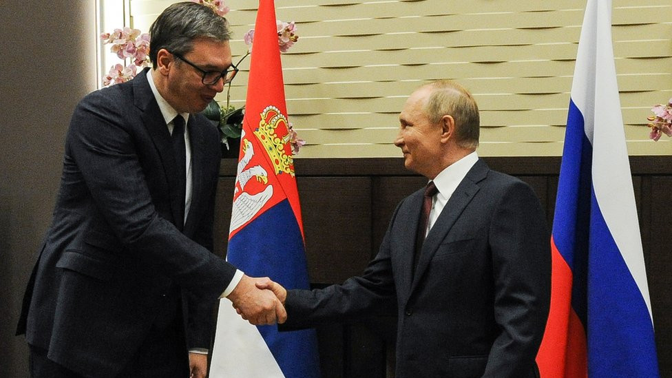 Vladimir Putin (desno) i Aleksandar Vučić (levo)