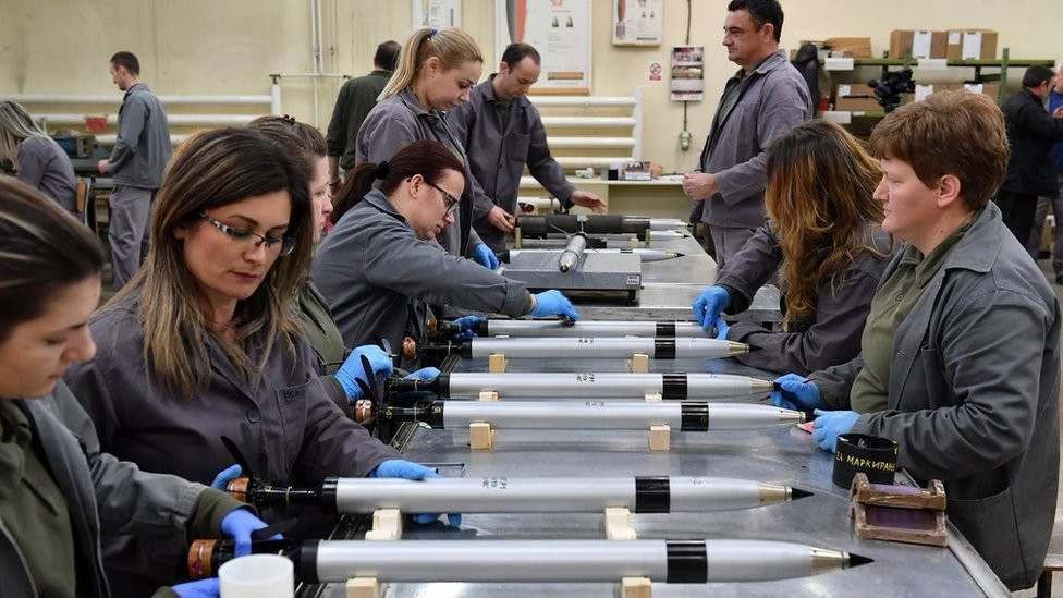 Proizvodnja oružja u fabrici u Srbiji