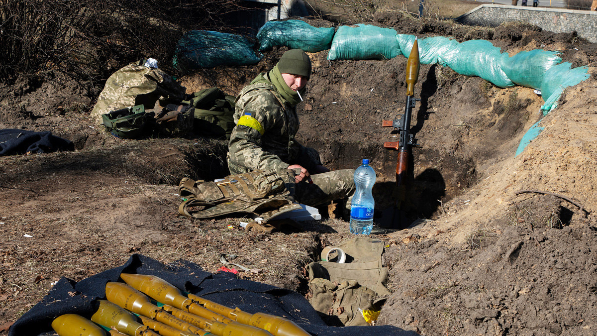 A Ukrainian soldier with rocket launchers in a trench in Kyiv, 28 February 2022