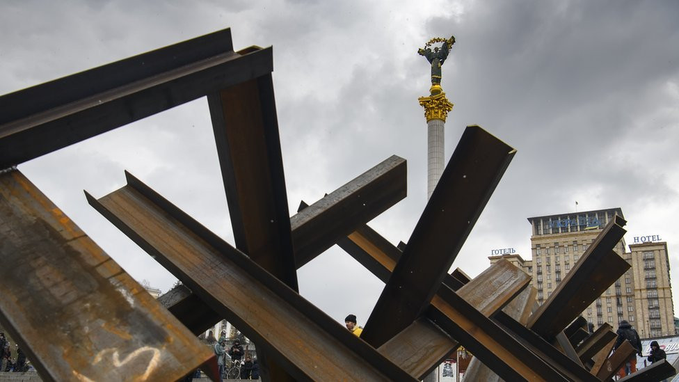 Protivotankovыe eži na Maйdane Nezaležnosti