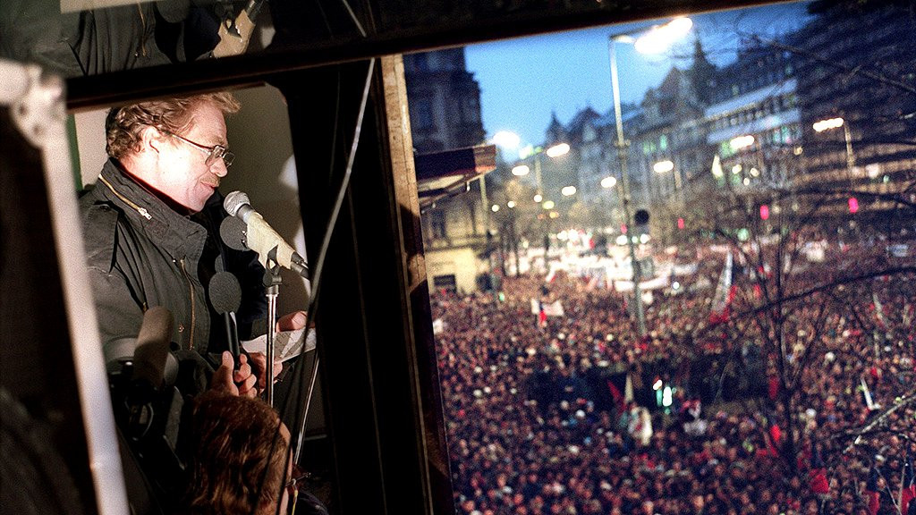 Vaclav Havel na Vaclavskom trgu, Prag, 24. novembar 1989. godine