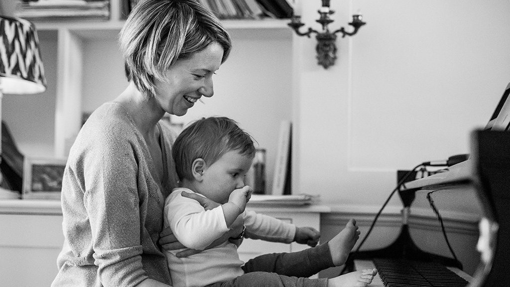 Helena with her child at the piano