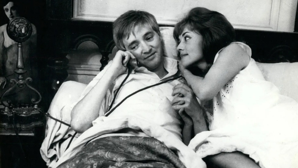 Očaravajuća Žana Moro kao Katrin (na slici sa Žilom, kojeg igra Oskar Verner)