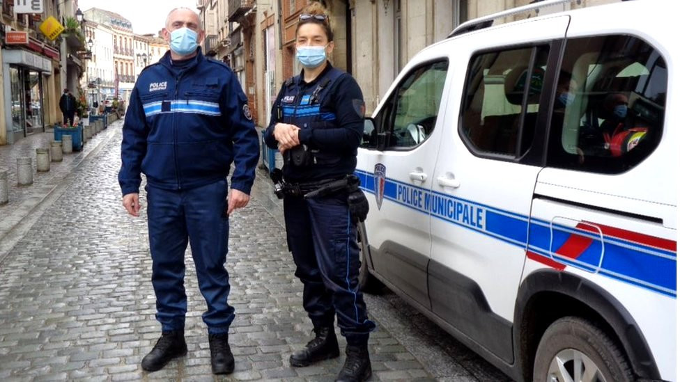 Šef lokalne policije David Gibaud i njegova koleginica Litija