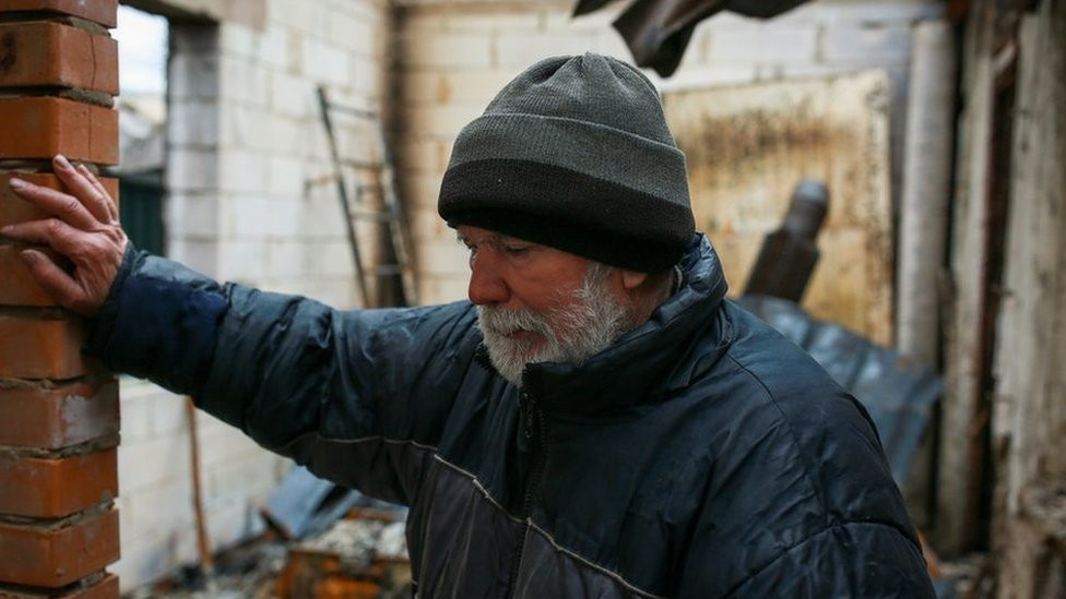 Vladimir Abramov stoji u kući koju je nekada delio sa ćerkom i zetom.