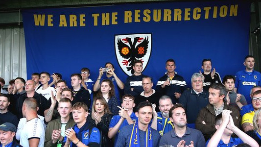 Navijači AFK Vimbldona na stadionu Kingstonije - Kingsmedou