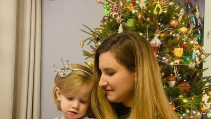 Image shows mother holding daughter in Kyiv