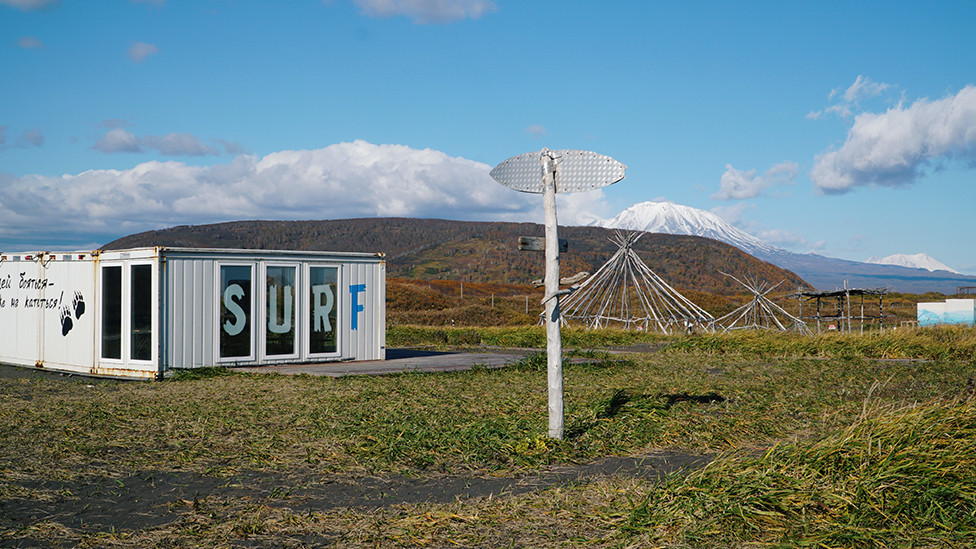 Surferi su krajem septembra napustili kampove na Halaktirskoj plaži i ostavili mnoge od njih nespremne za zimu