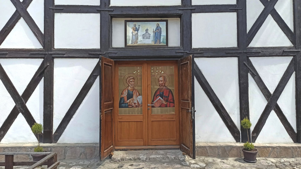 Crkva Svetih apostola Petra i Pavla u Majdanpeku