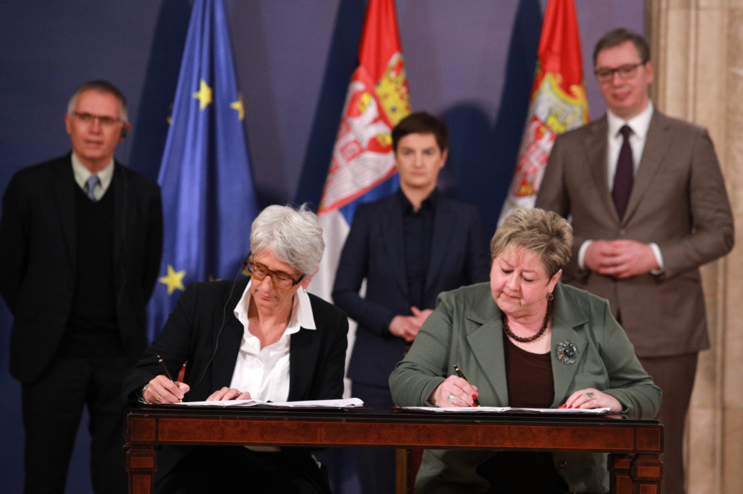 Beograd, 28.04.2022.  – Predstavnici kompanije Stelantis (Srellantis) i Vlade Srbije potpisali su danas u Predsednistvu Srbije ugovor o finansiranju proizvodnje elektricnih automobila u