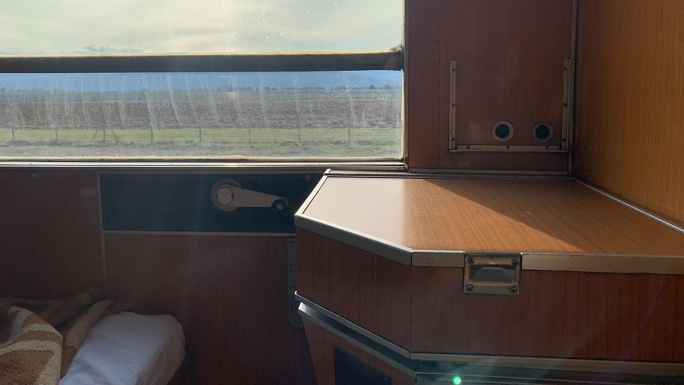 Desni deo sukog kupea, gde se skriva pokvareni lavabo