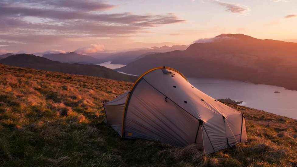 Divlje kampovanje je dozvoljeno na Inčkonahenu i širom Loh Lomonda