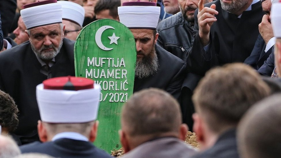 Kavazović je u obraćanju istakao da Zukorlić nikoga nije ostavljao ravnodušnim kao i da je uživao veliko poštovanje i među protivnicima.