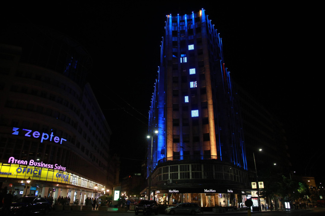 Beograd, 8.05.2022. – Palata „Albanija“ pred Dan Evrope, osvetljena je u bojama Evropske unije (BETAPHOTO/MILOS MISKOV)
