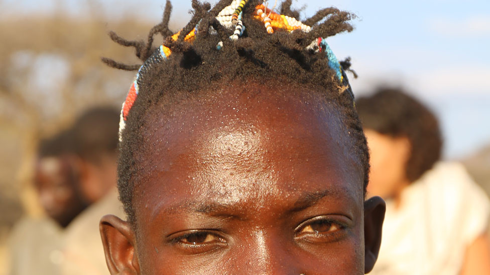 Hadža dete jede ulovljeno meso