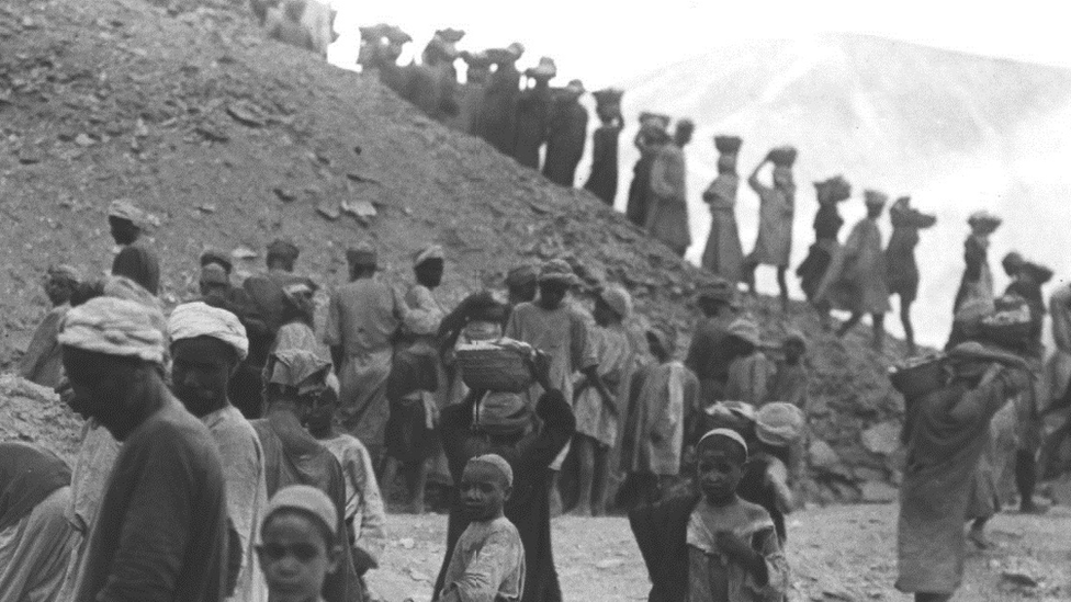 Egyptian workers at the site in Luxor of Tutankhamun's tomb