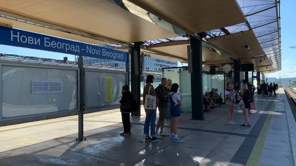 Putnici na Železničkoj stanici Novi Beograd