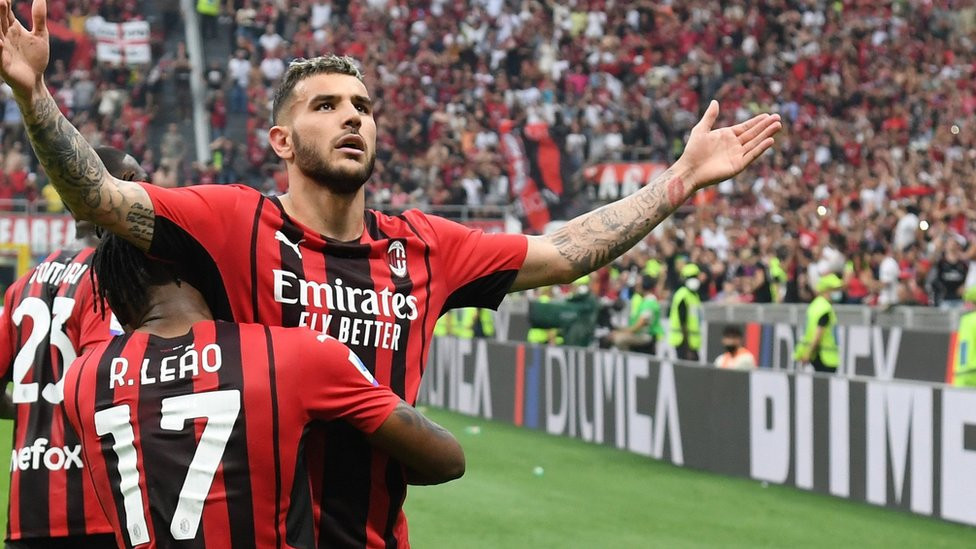 Theo Hernandez celebrates