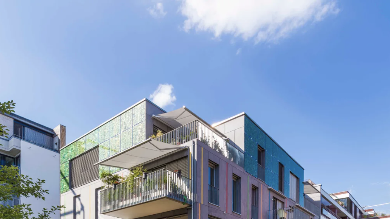 Grad je poznat po tome da je inovativan i zelen, sa savremenim stambenim rešenjima pravljenim da budu energetski efikasna