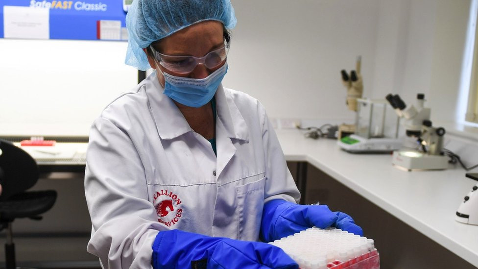 Bočice sa tkivom se čuvaju u tečnom azotu