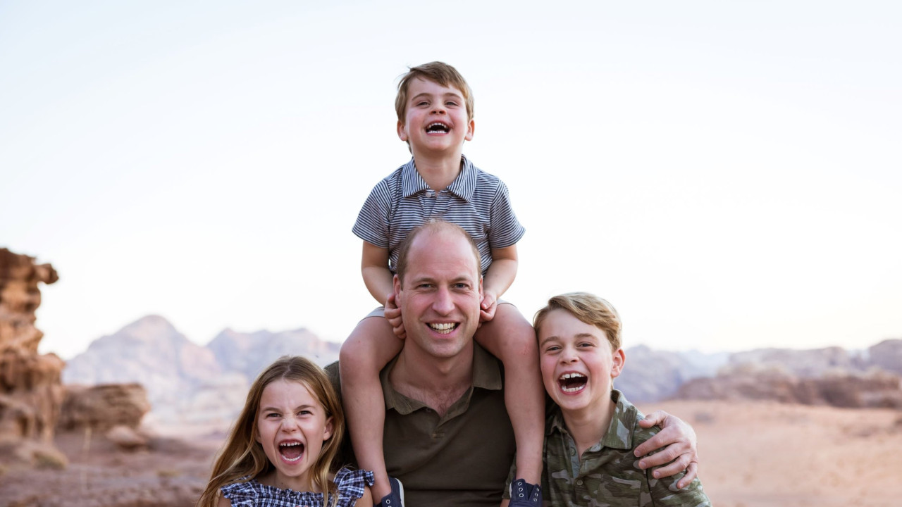 Nasmejana lica - Vilijam, Džordž, Šarlot i Lui na fotografiji iz Jordana 2021. godine