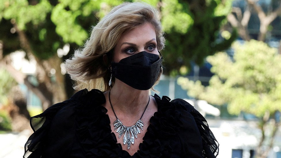 Džudi Hat ispred sudnice