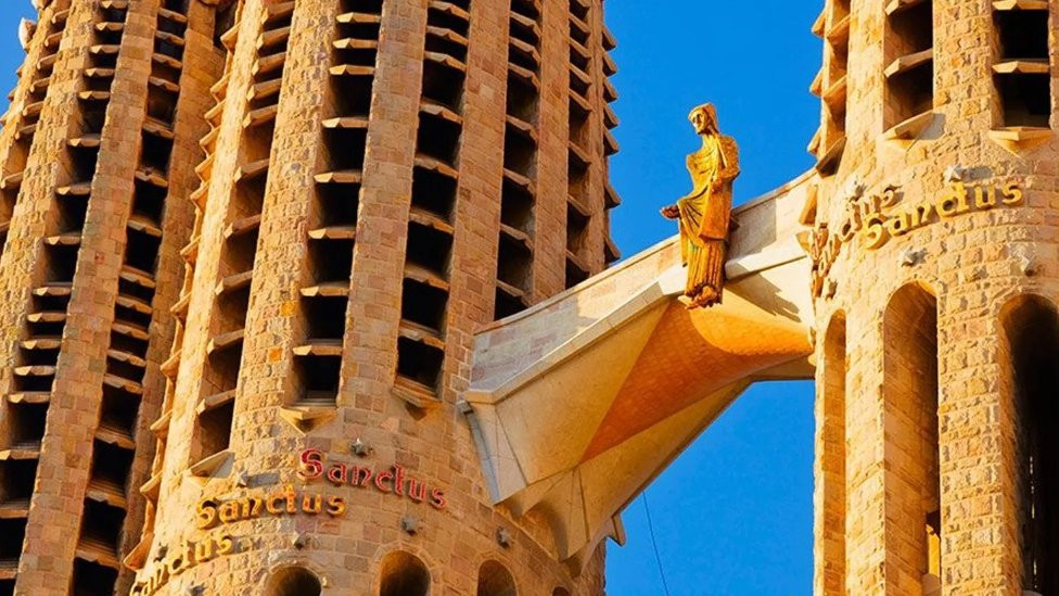 Džordž Orvel je nazvao Sagradu familiju „jednom od najružnijih građevina na svetu"