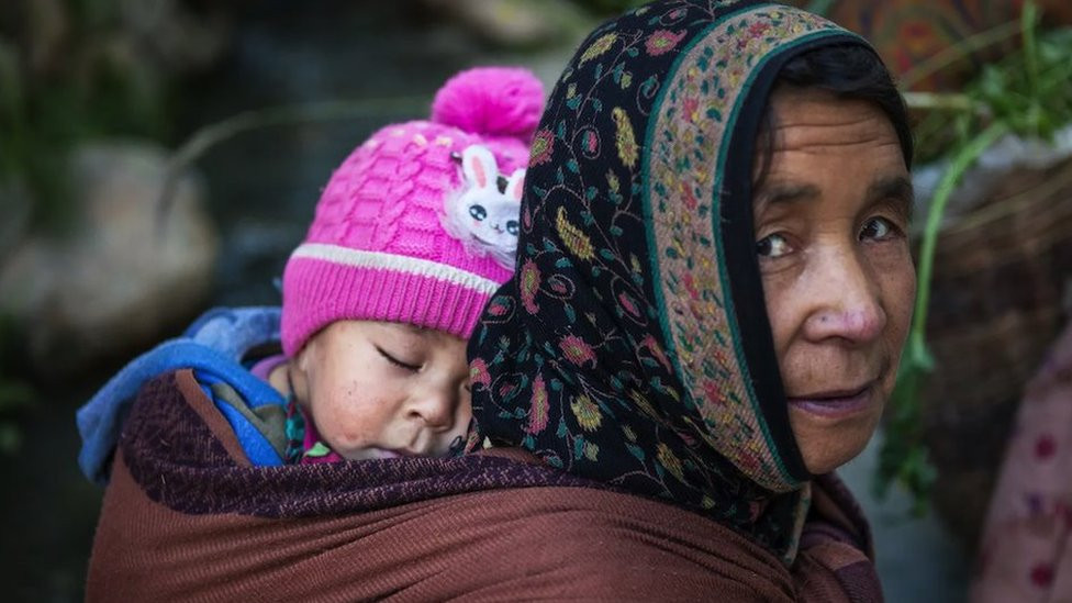 Bebe zavise od hranitelja kad je reč o emocionalnoj regulaciji, i u okviru nje o dovoljnoj opuštenosti kako bi zaspale