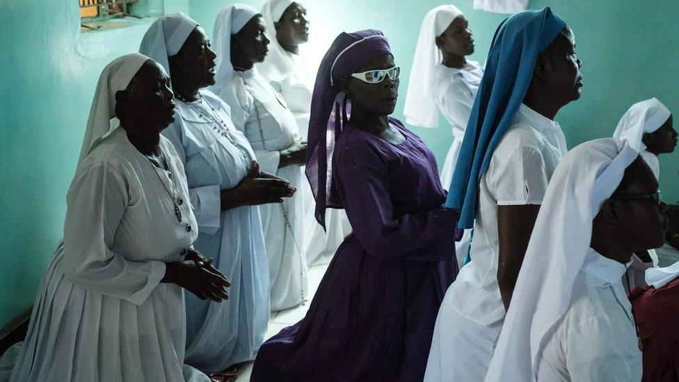 Složena religiozna osećanja su često kombinacija mnogih emocija. Strahopoštovanje je, na primer, mešavina straha i sreće