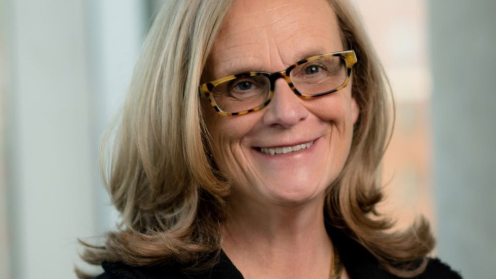 Lise Vesterlund in a balcik suit