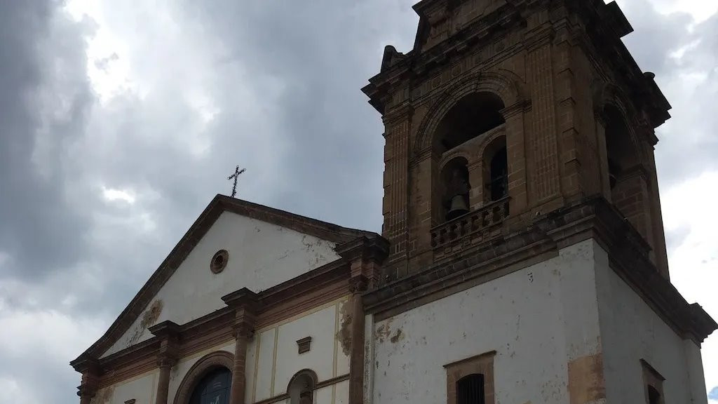 Zajednica Purepeća pristala je da sarađuje sa Špancima na izgradnji Bazilike de Nuestra Señora de la Salud, u Paskuaru