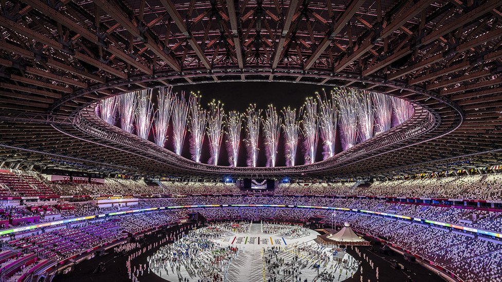 Vatromet iznad Olimpijskog stadiona u Japanu tokom otvaranja Olimpijade u Tokiju